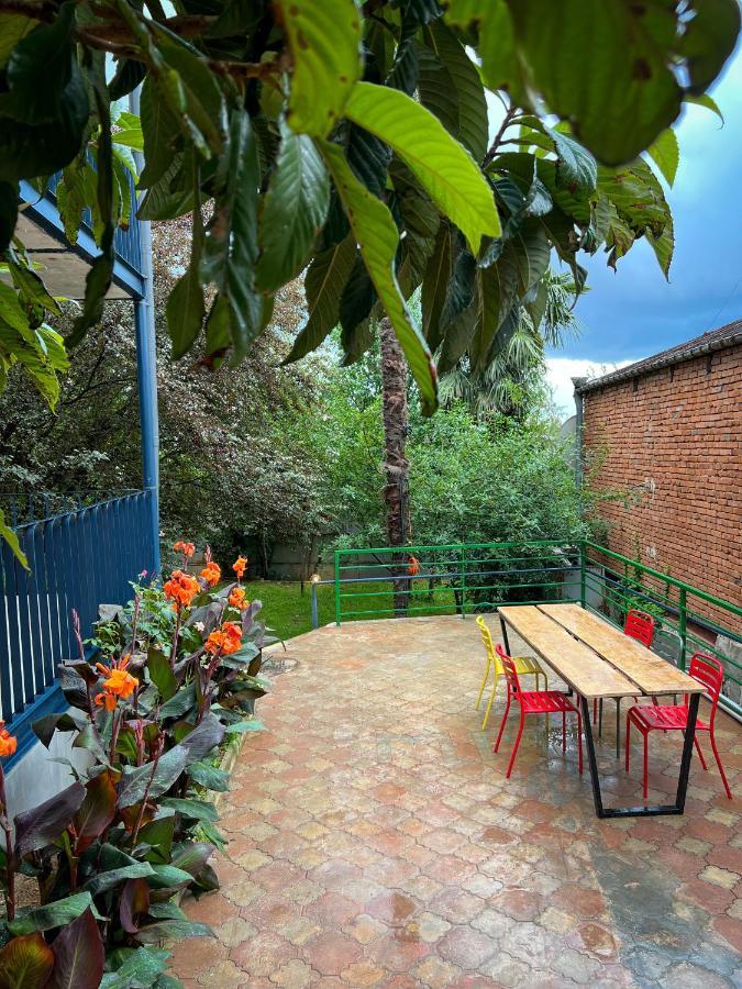 Black Tomato Hostel Kʼutʼaisi Exterior foto