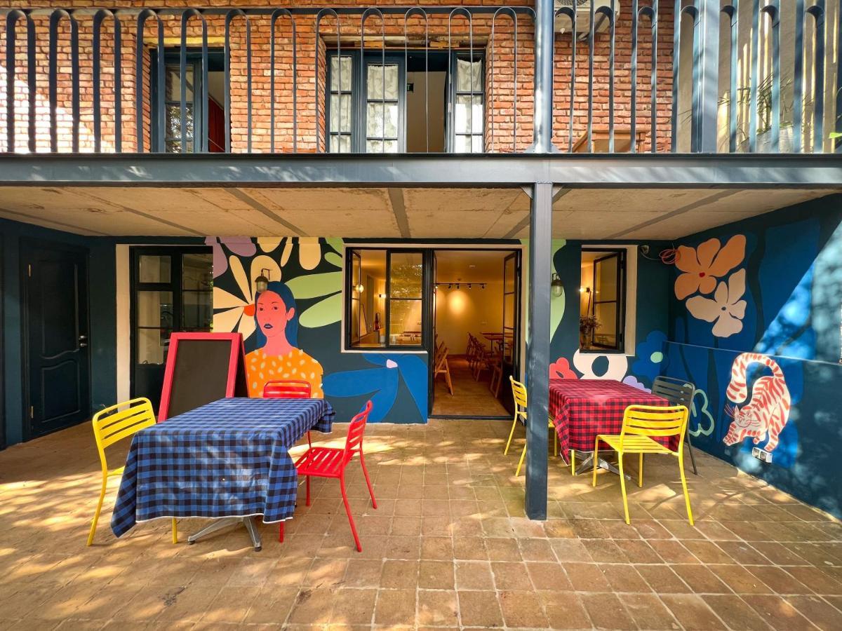 Black Tomato Hostel Kʼutʼaisi Exterior foto